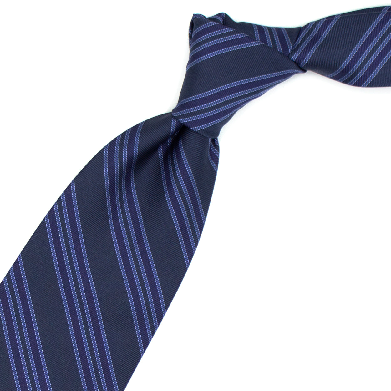 Cravatta blu con righe azzurre