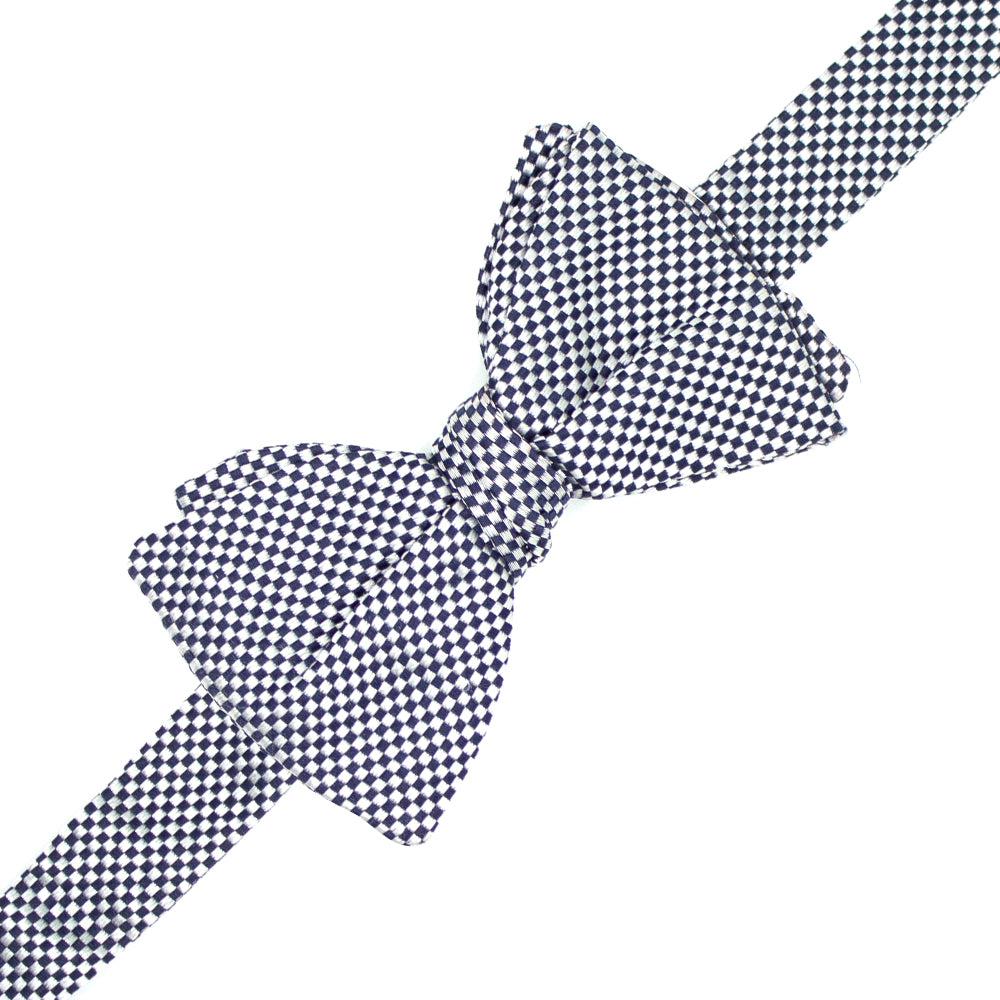 Papillon a quadretti bianchi e blu in 100% seta Papillon a quadretti bianchi e blu in 100% seta