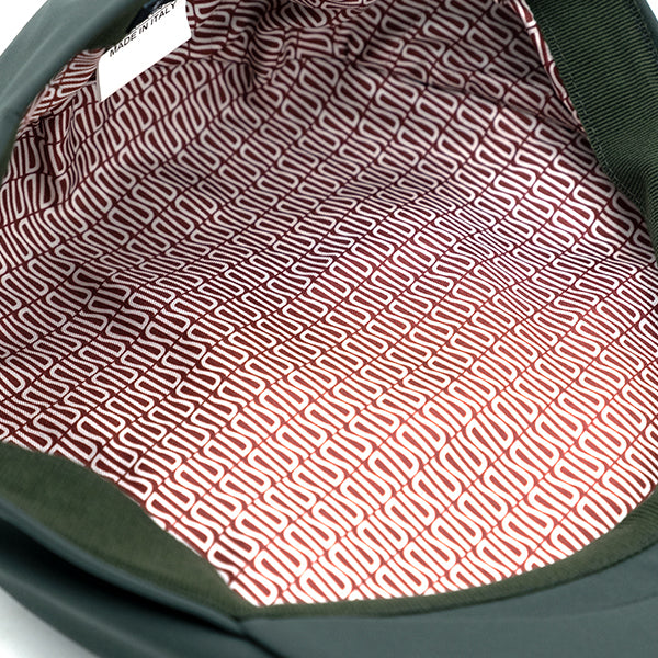 Coppola in tessuto impermeabile verde e fodera interna di seta con pattern Ulturale burgundy