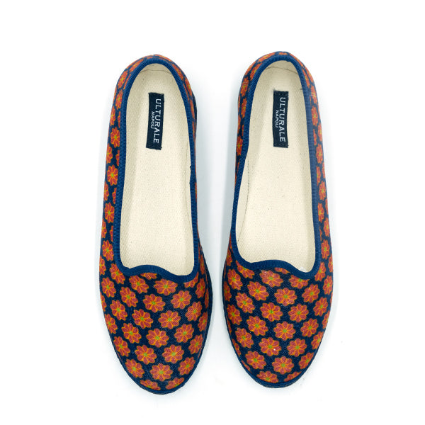 Furlane blu con pattern floreale rosso e bordo blu