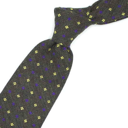 Cravatta verde muschio con quadratini viola e gialli