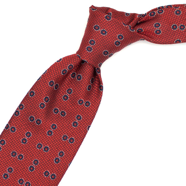 Cravatta rossa con cerchi blu e puntini bianchi