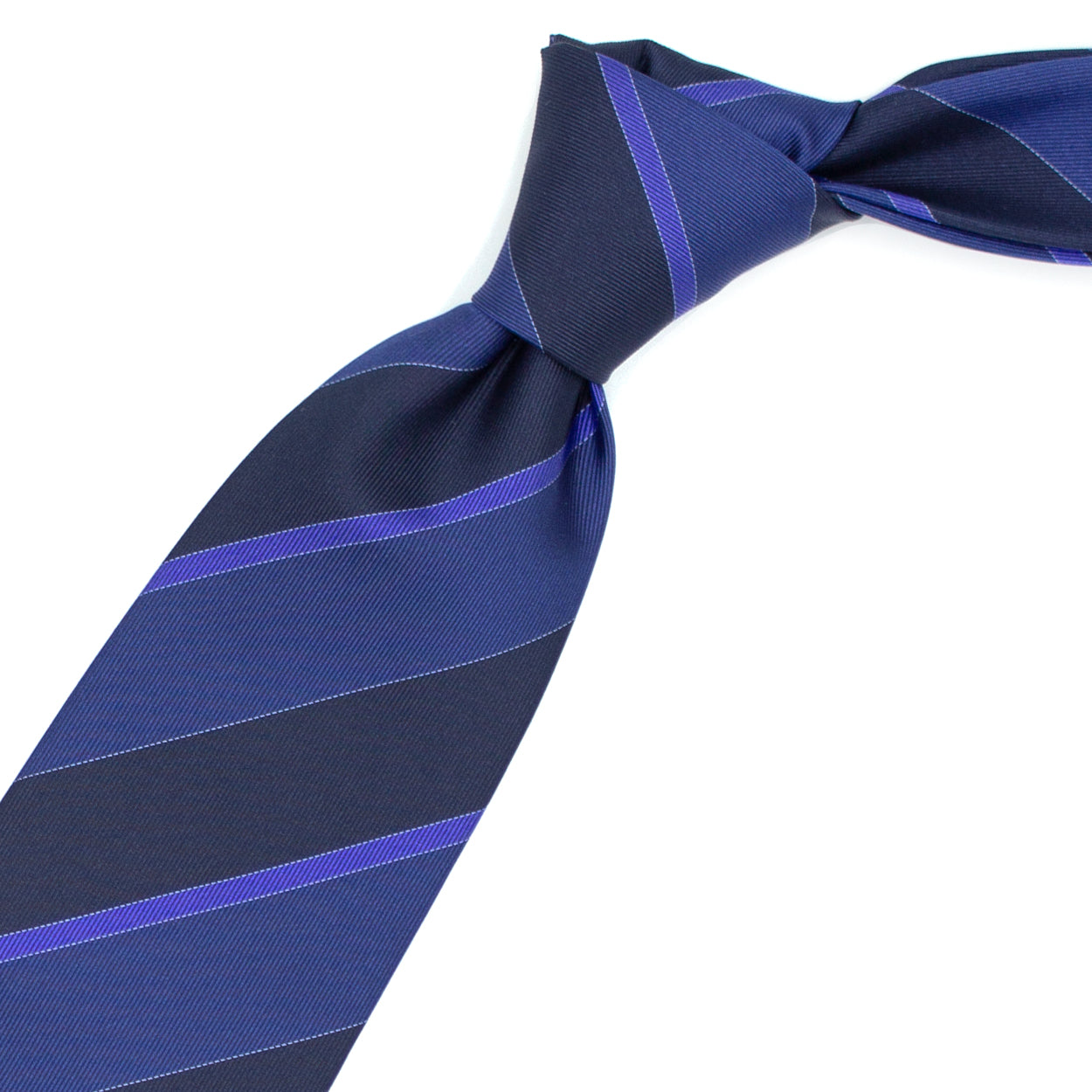 Cravatta blu con righe blu scuro e bluette