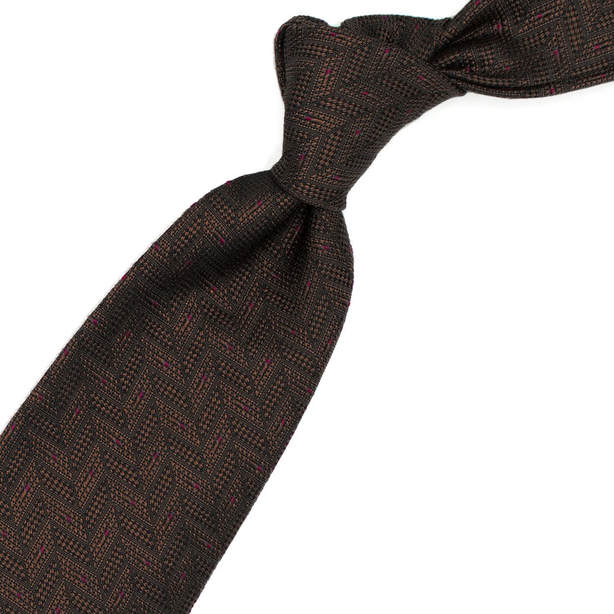 Cravatta marrone con pattern geometrico tono su tono e puntini rossi