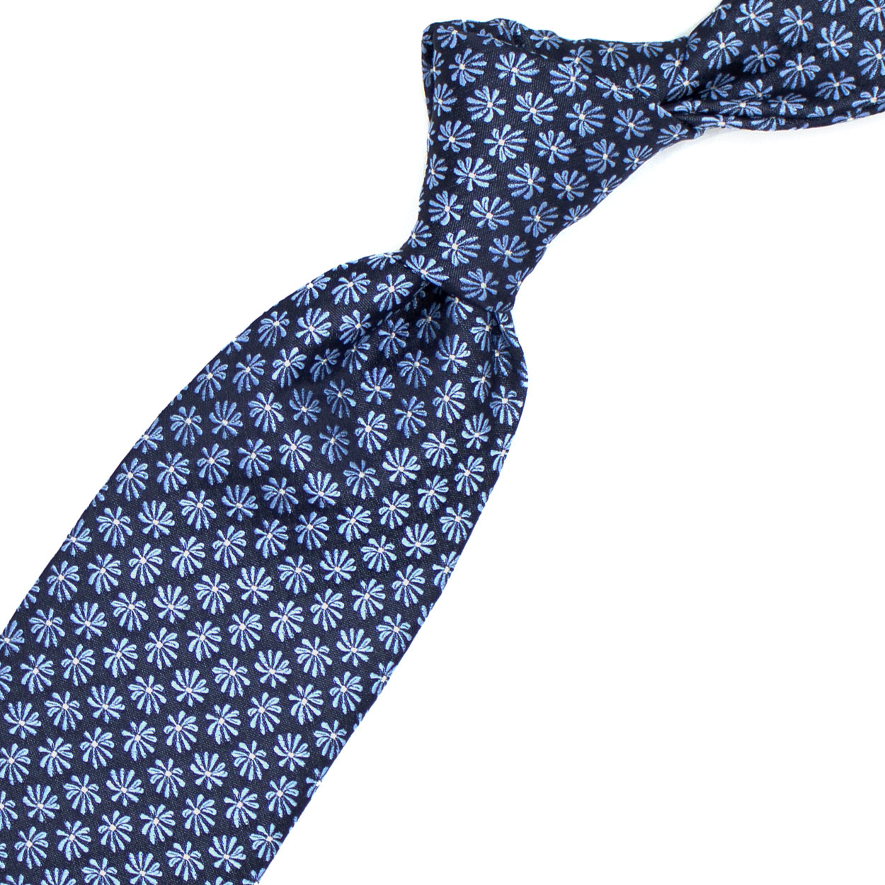Cravatta blu con fiori azzurri e pallini bianchi
