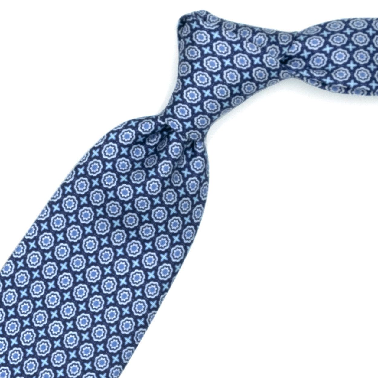 Cravatta blu con fiori azzurri, blu e bianchi