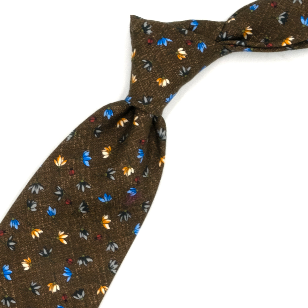 Cravatta marrone con fiori azzurri, grigi e beige