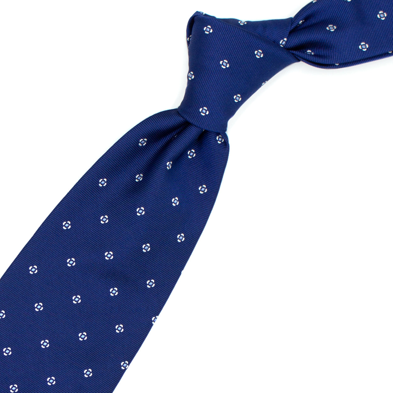 Cravatta blu con fiorellini bianchi e puntini azzurri