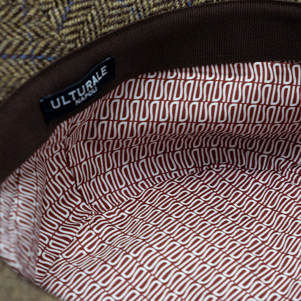 Cloche in lana fantasia spigata marrone e fodera interna di seta con pattern Ulturale burgundy
