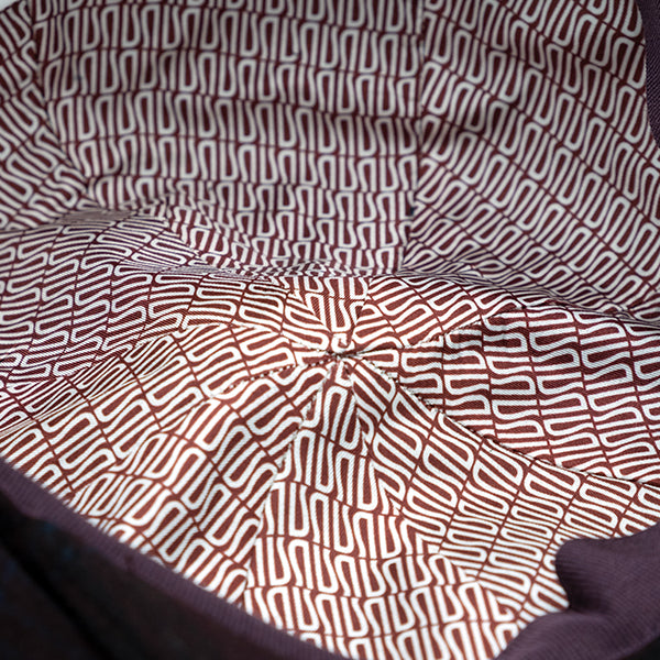 Coppola 8 spicchi in lana con fantasia tartan bordeaux e fodera interna di seta con pattern Ulturale burgundy